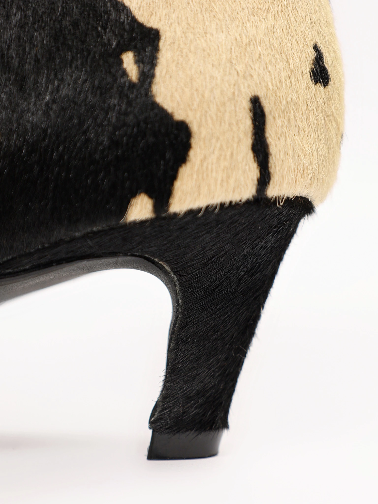 Сапоги с абстрактным рисунком на среднем каблуке